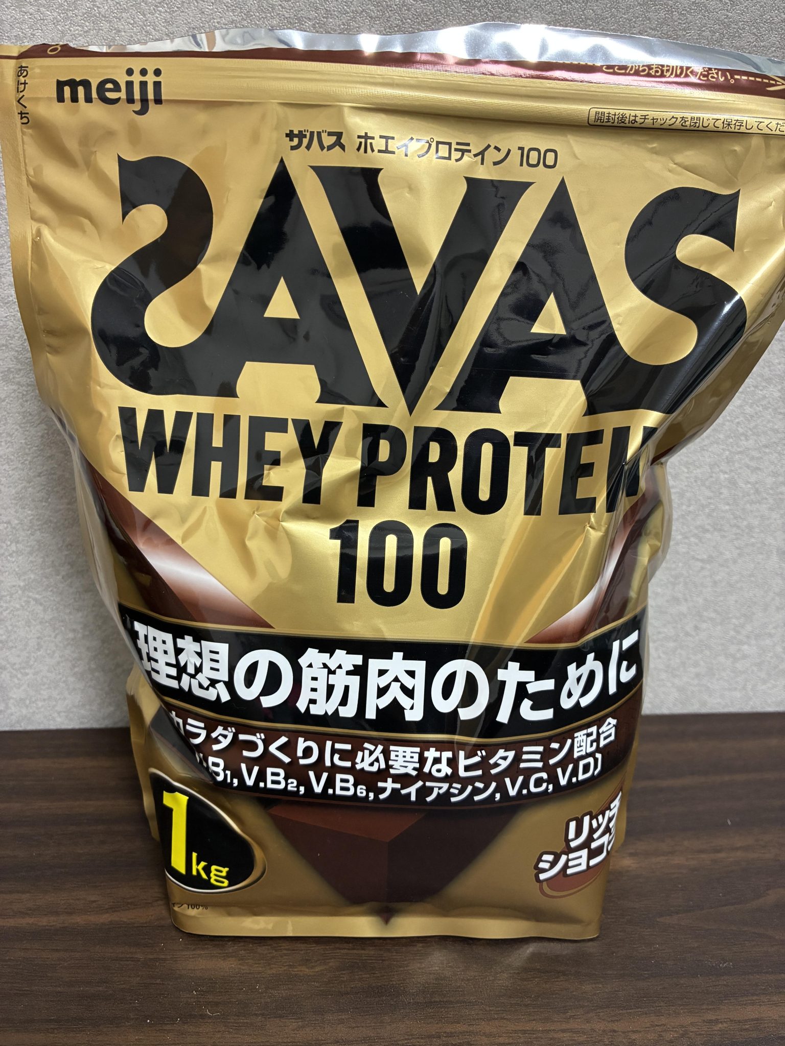 ザバス ホエイプロテイン100 リッチショコラ味のパッケージ表面